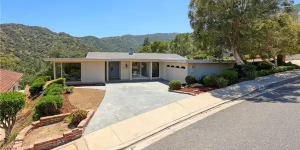 3260 Beaudry