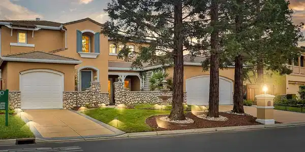 5849 Gleneagles Circle