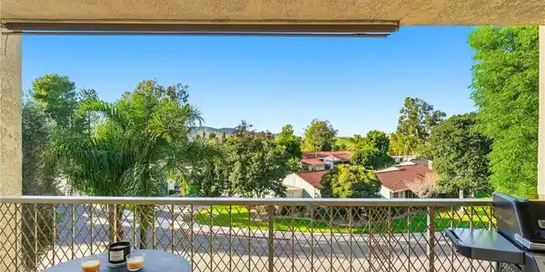 3242 San Amadeo