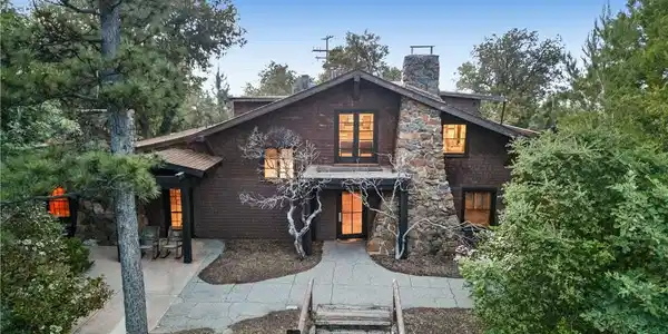2960 La Posada Way