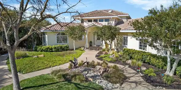 2393 Sheffield Dr