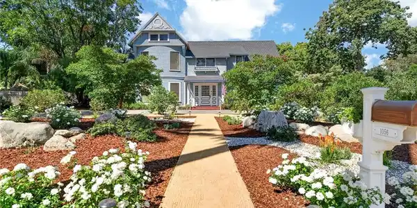 1056 San Jacinto
