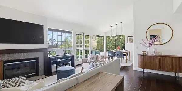 16376 Avenida Venusto