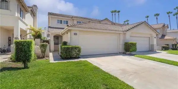 566 E Stephanie Drive