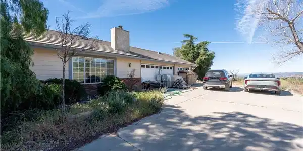 8138 Clayvale