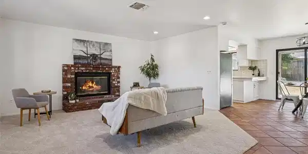 825 Crenshaw Court