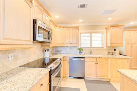 3242 San Amadeo