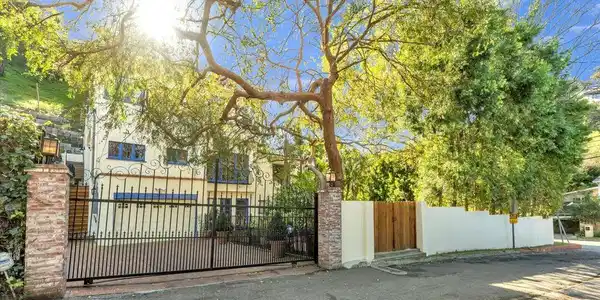 2270 Benedict Canyon Drive