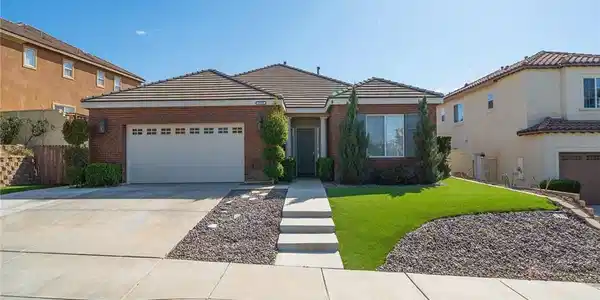 3319 Banyon