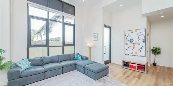 505 N Santa Anita