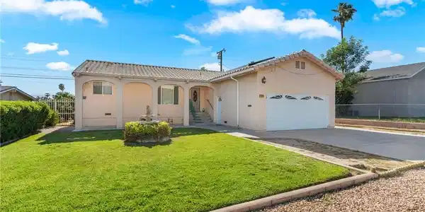 5528 Elmwood