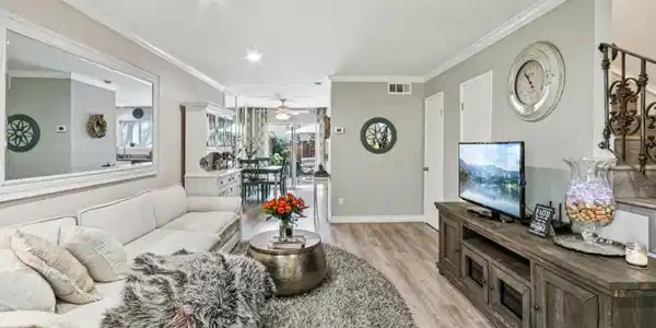 5352 Lake Lindero Drive
