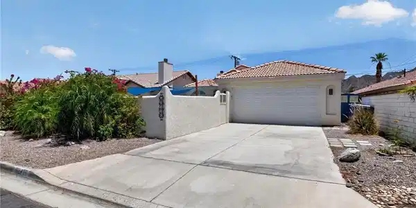 52416 Avenida Villa
