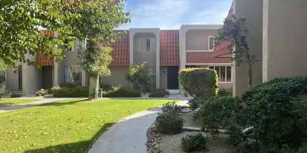 232 E Via Escuela