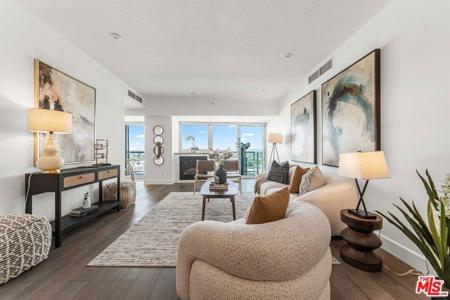 13600 Marina Pointe Drive