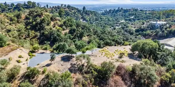 25 Woodlyn Lane