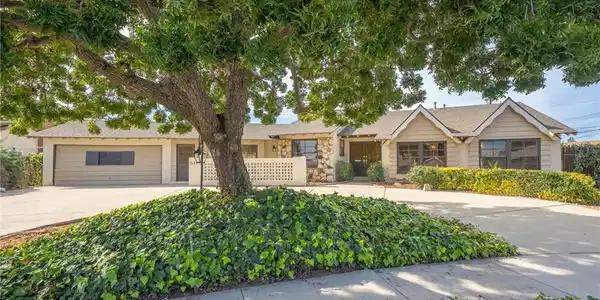 1549 N Oaks Court
