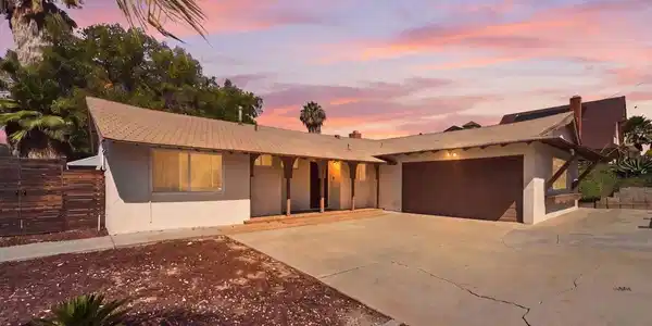 206 Los Reyes Dr