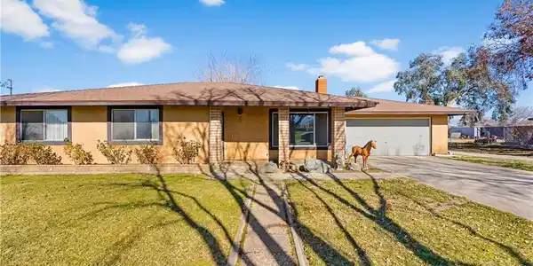 10837 E Avenue R10