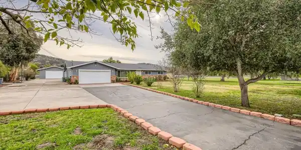29807 Valley Center Rd.