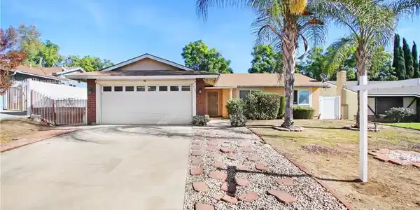 8215 Avenida Castro
