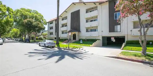 1422 Rock Glen