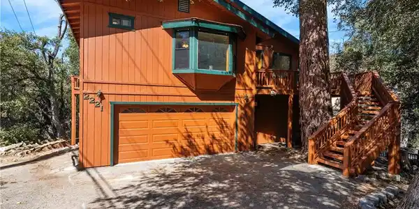 2221 Woodland Drive
