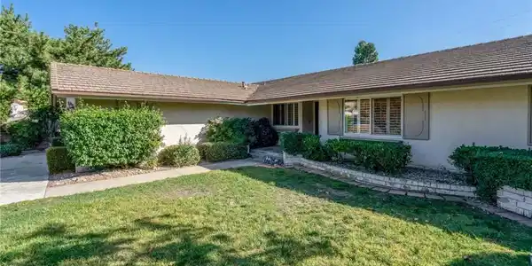 2364 W Silver Tree