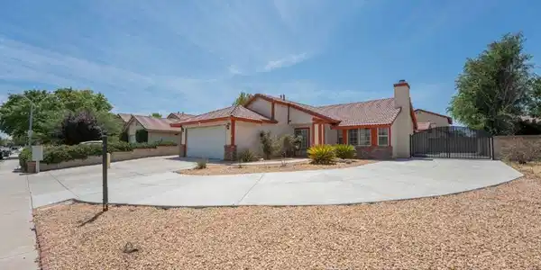 1518 E Avenue J12