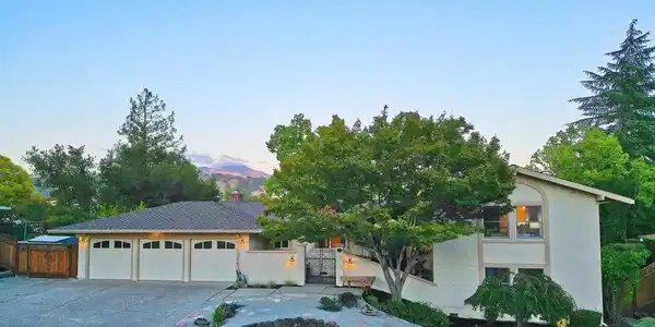 143 Valley Oaks Dr