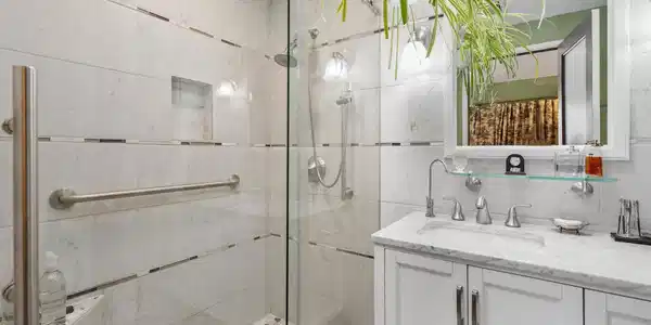 401 E Vista Chino