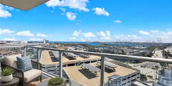 411 W Seaside Way