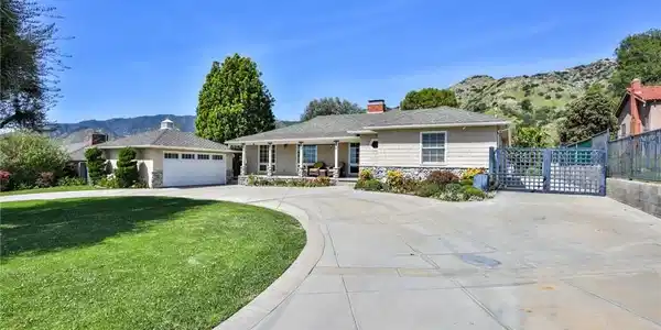 579 E Sierra Madre