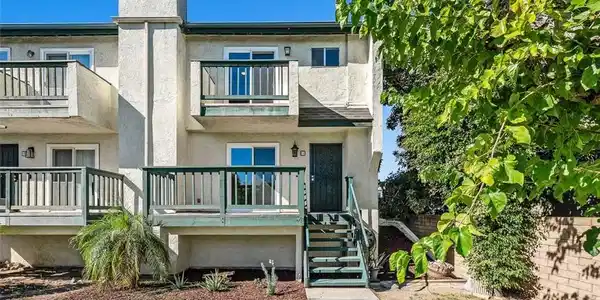 428 W 1st Street