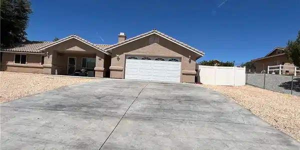 9220 Jacaranda