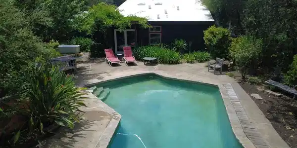 1543 Ridge RD
