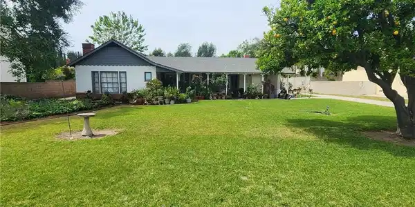 1517 Lovell Ave.