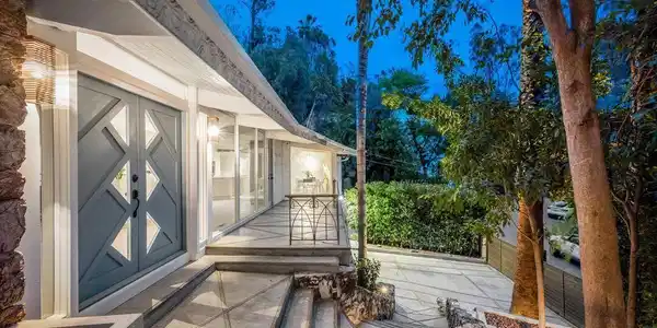 3027 Franklin Canyon Drive