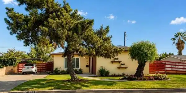 25421 Los Flores Drive