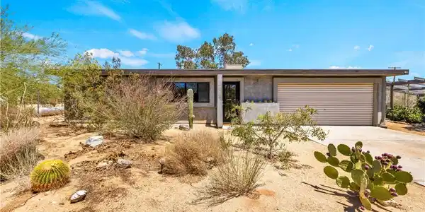 4851 Avenida La Flora Desierta