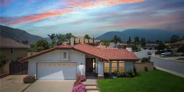 5697 Los Robles
