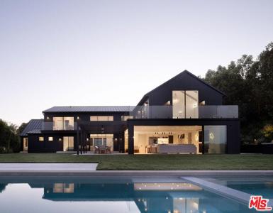 1126 Stradella Road