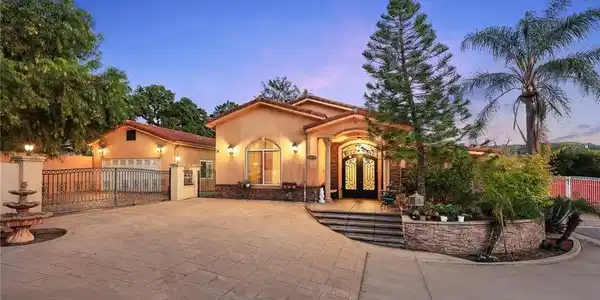 10610 Oak Tree Way
