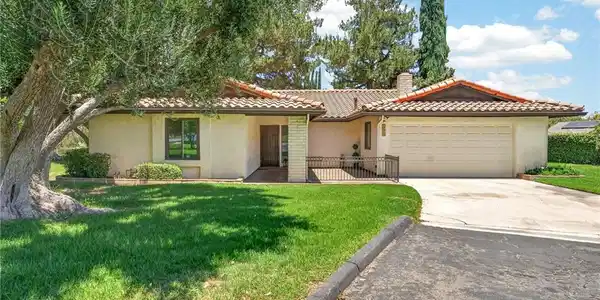 1410 Bella Vista