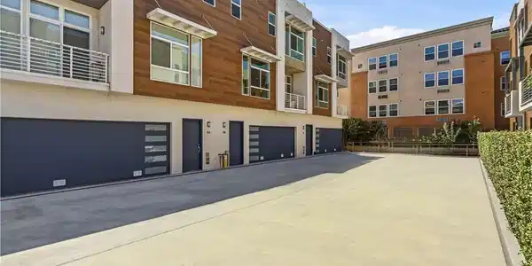 15 S Chapel Ave