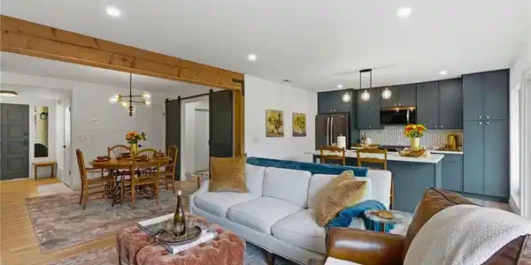 2123 Village Lane