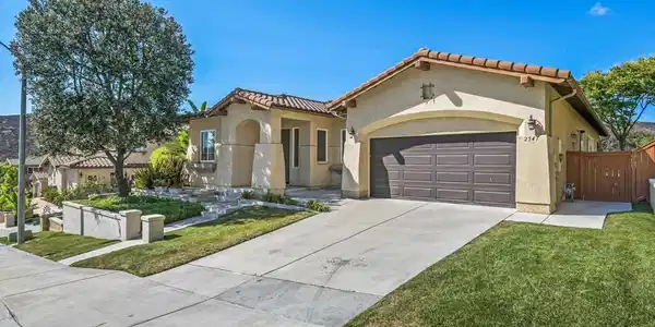 2547 N Trail Court