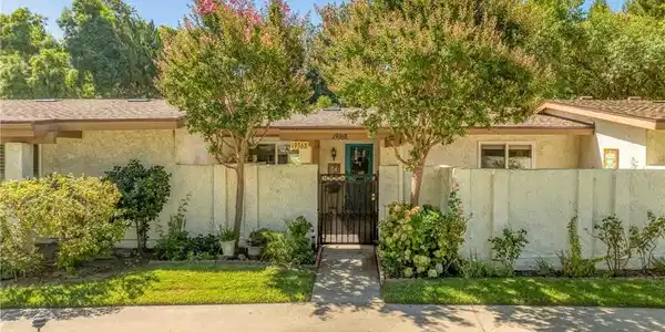 19368 Avenue Of The Oaks