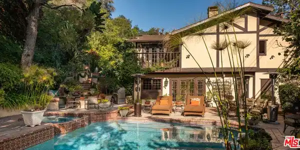 9415 Cherokee Lane