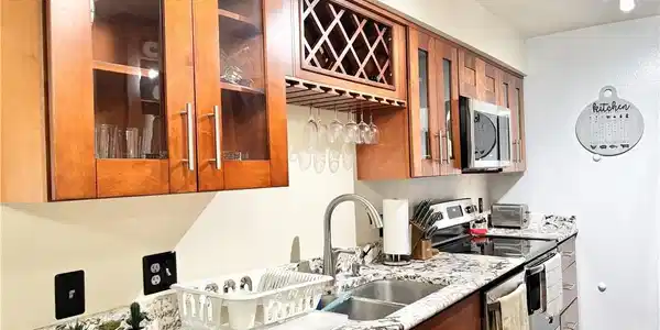 353 N Hermosa Dr, 7C1